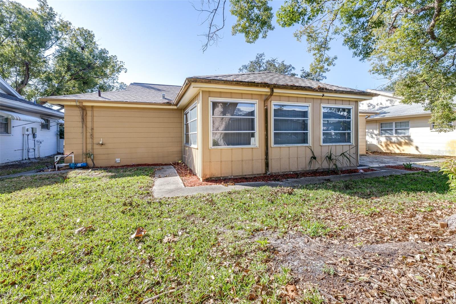 8601 LINCOLNSHIRE DR