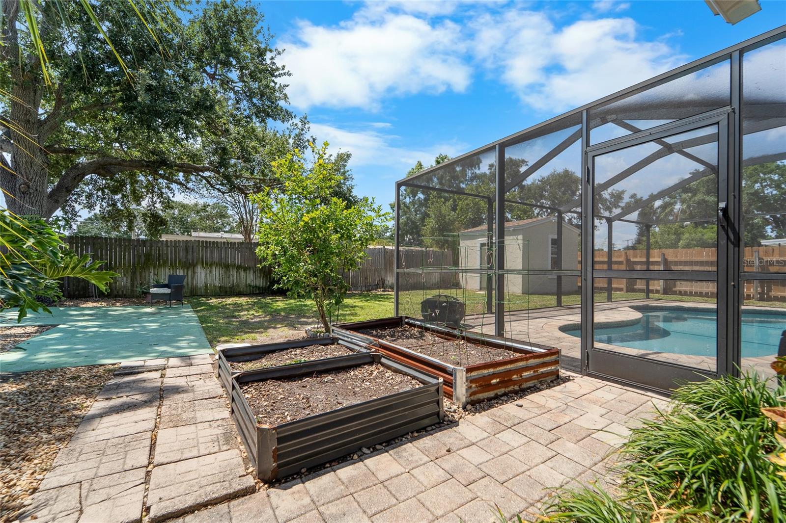 6307 S CAMERON AVE