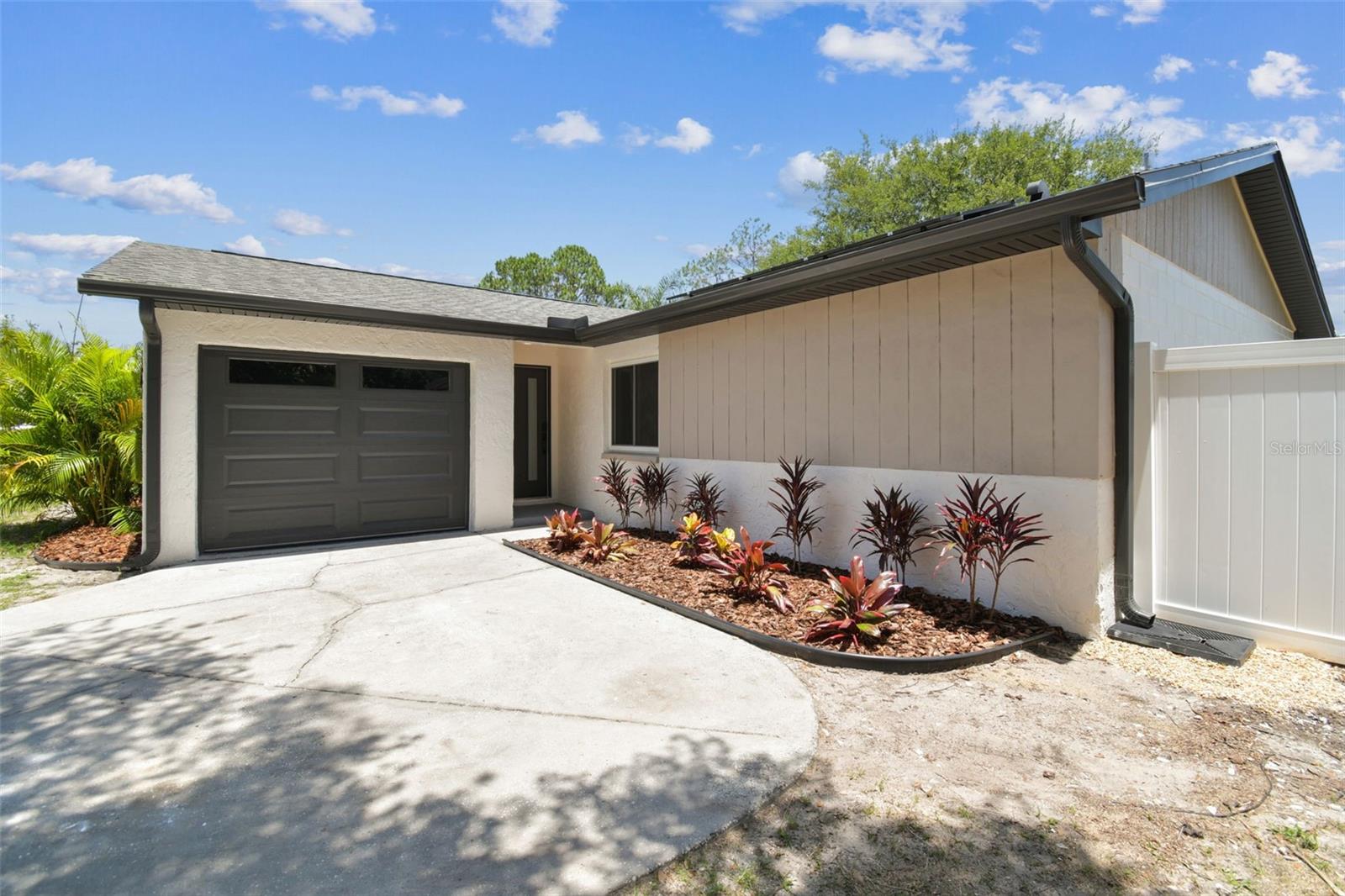 13835 PATHFINDER DR