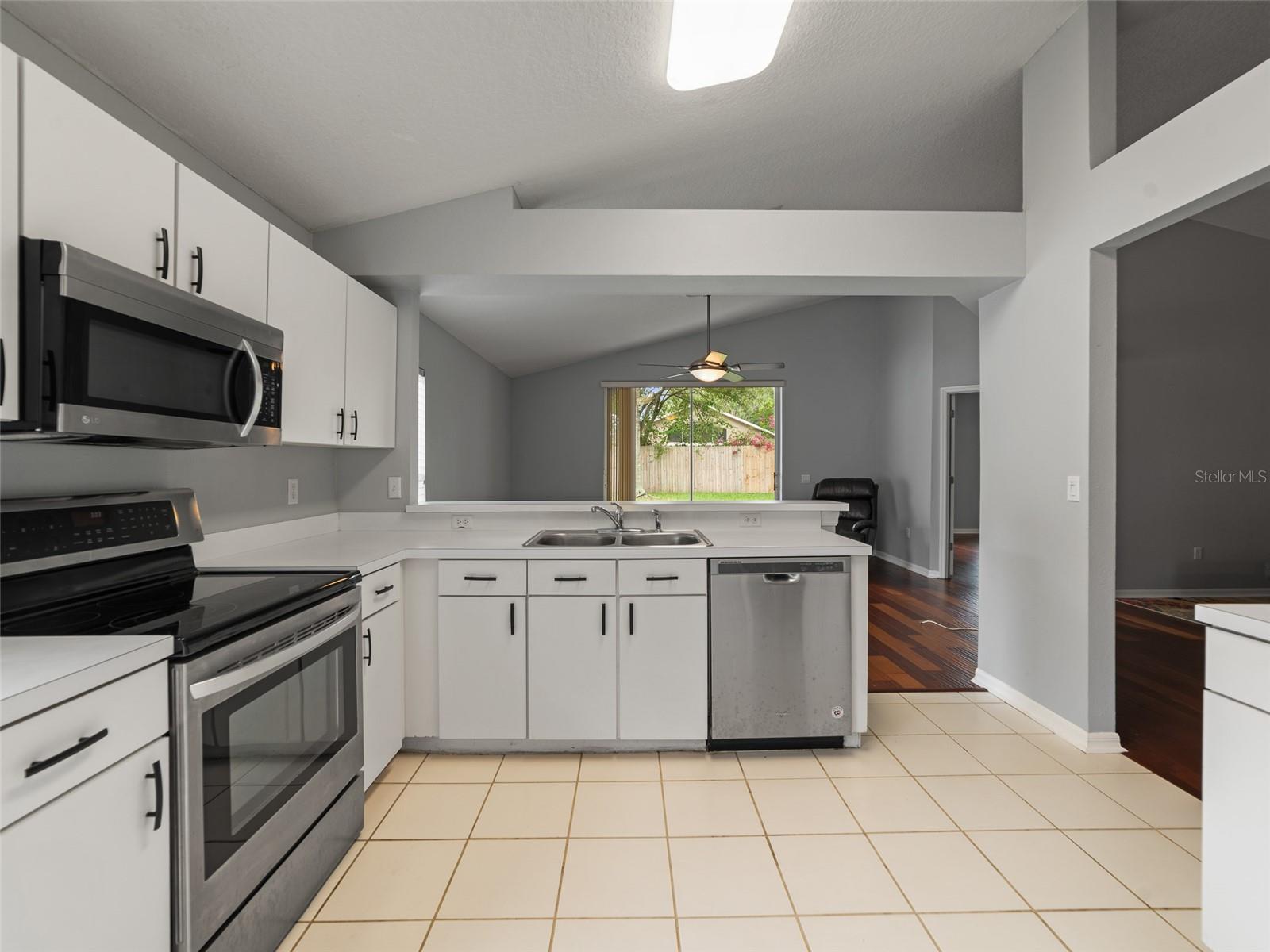 9008 EGRET COVE CIR