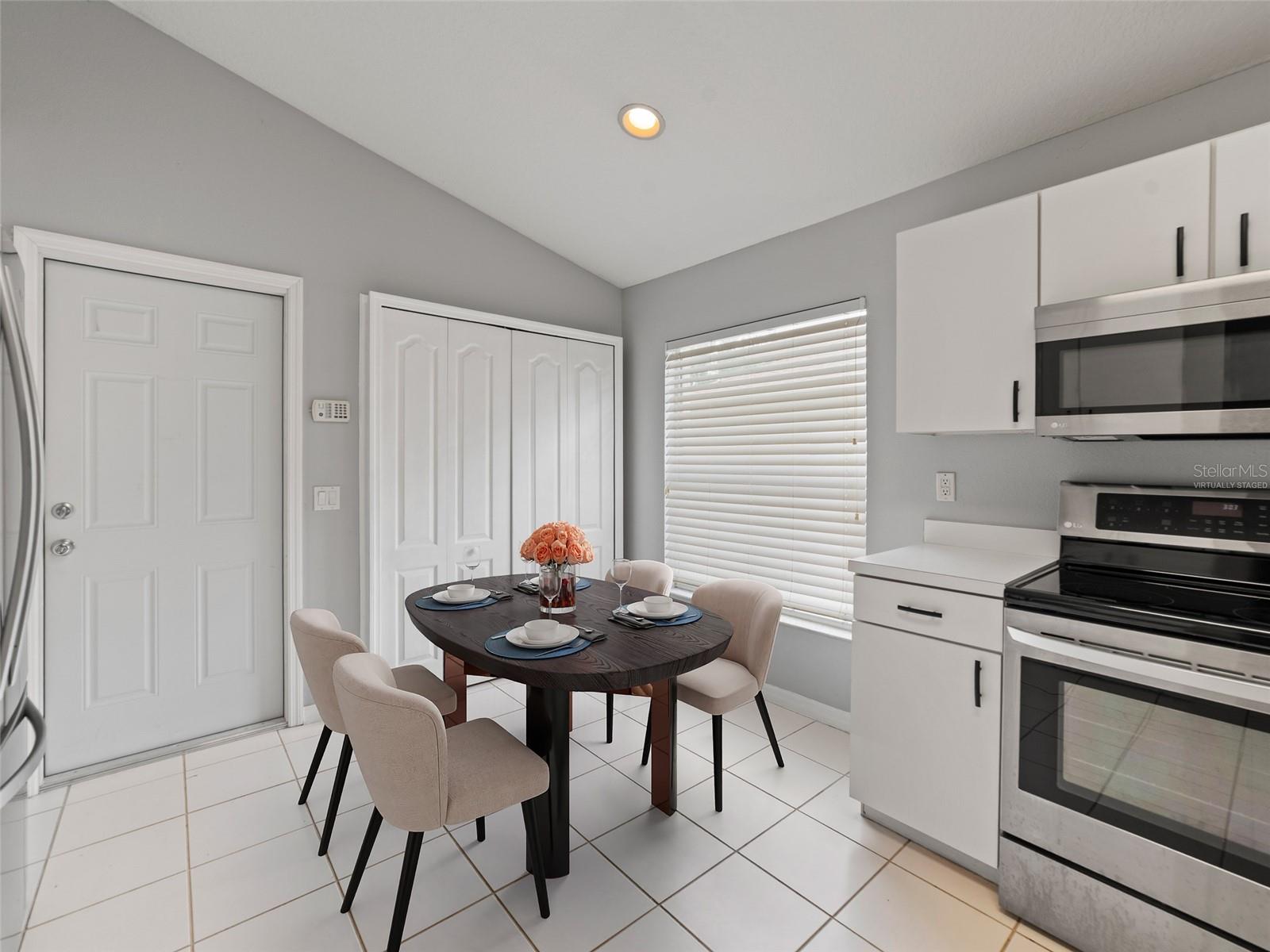 9008 EGRET COVE CIR