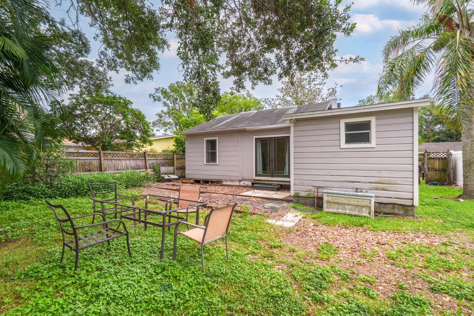 3503 W PALMIRA AVE