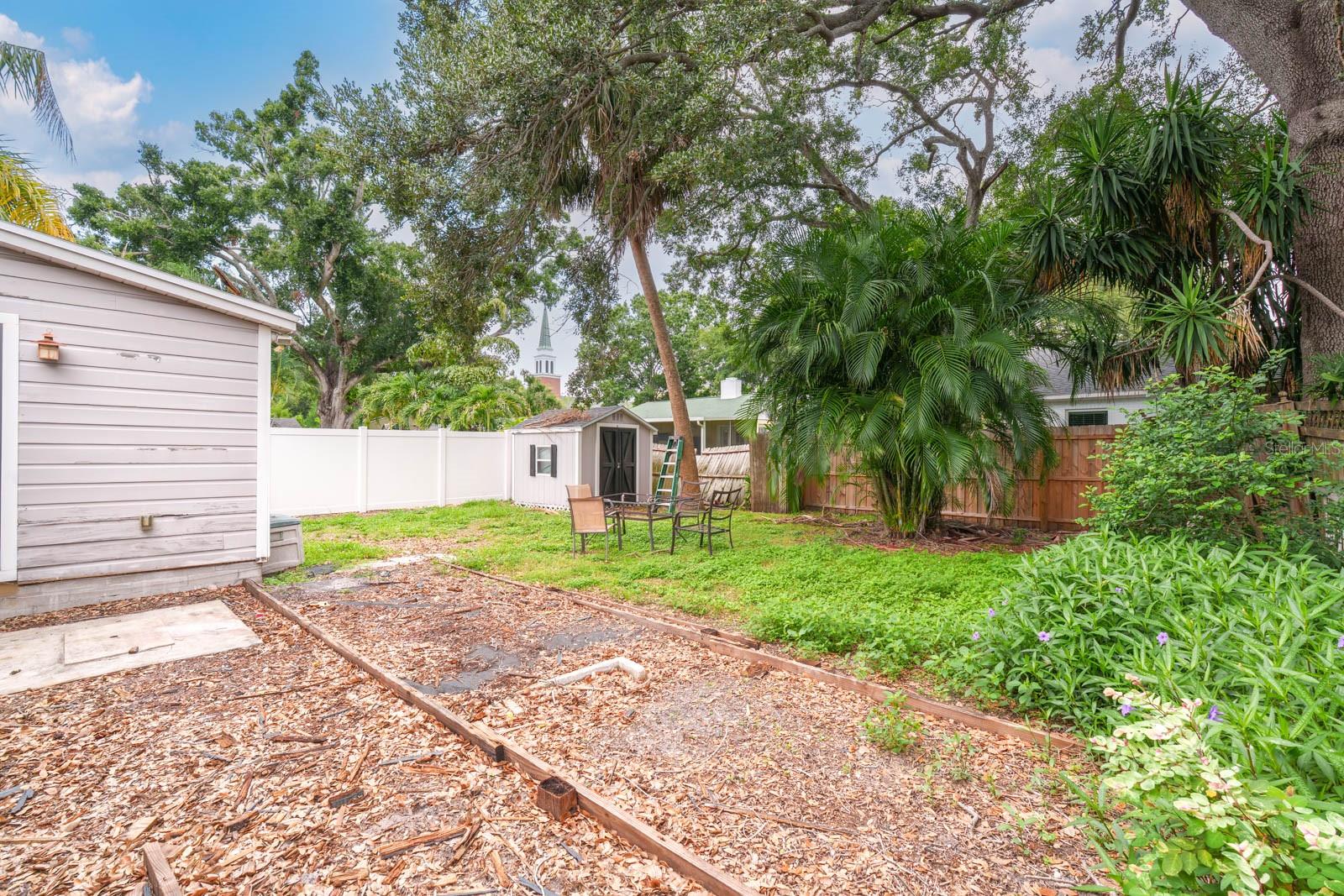 3503 W PALMIRA AVE