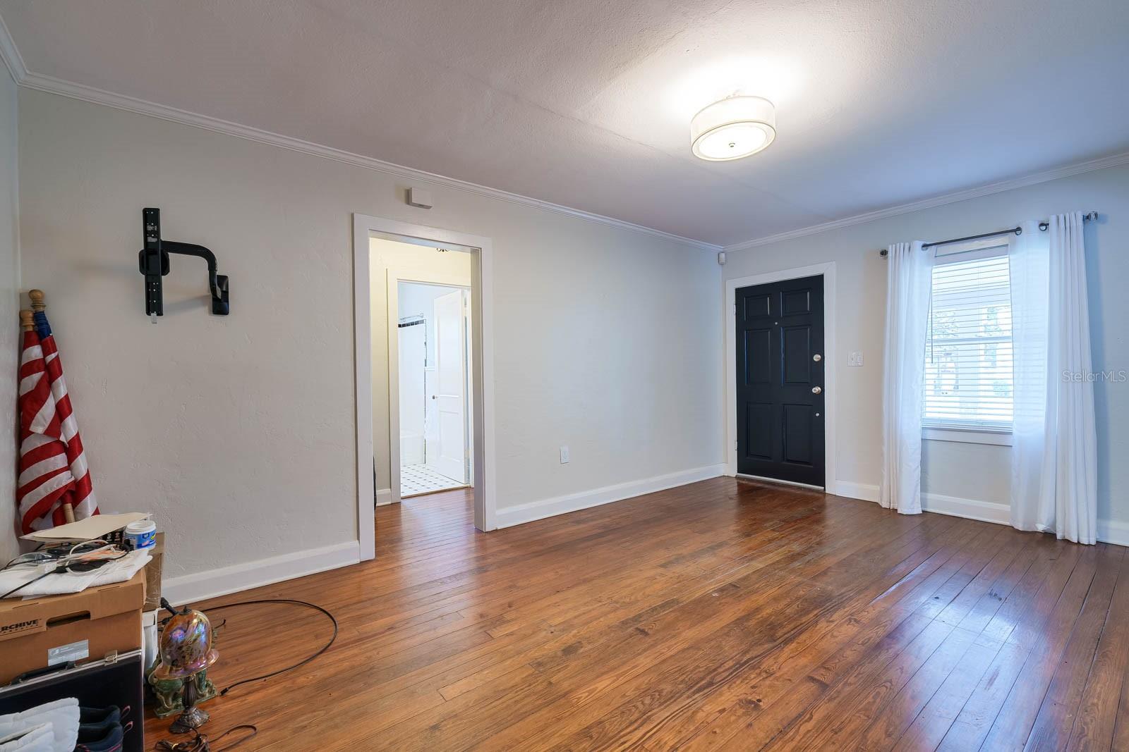 3503 W PALMIRA AVE