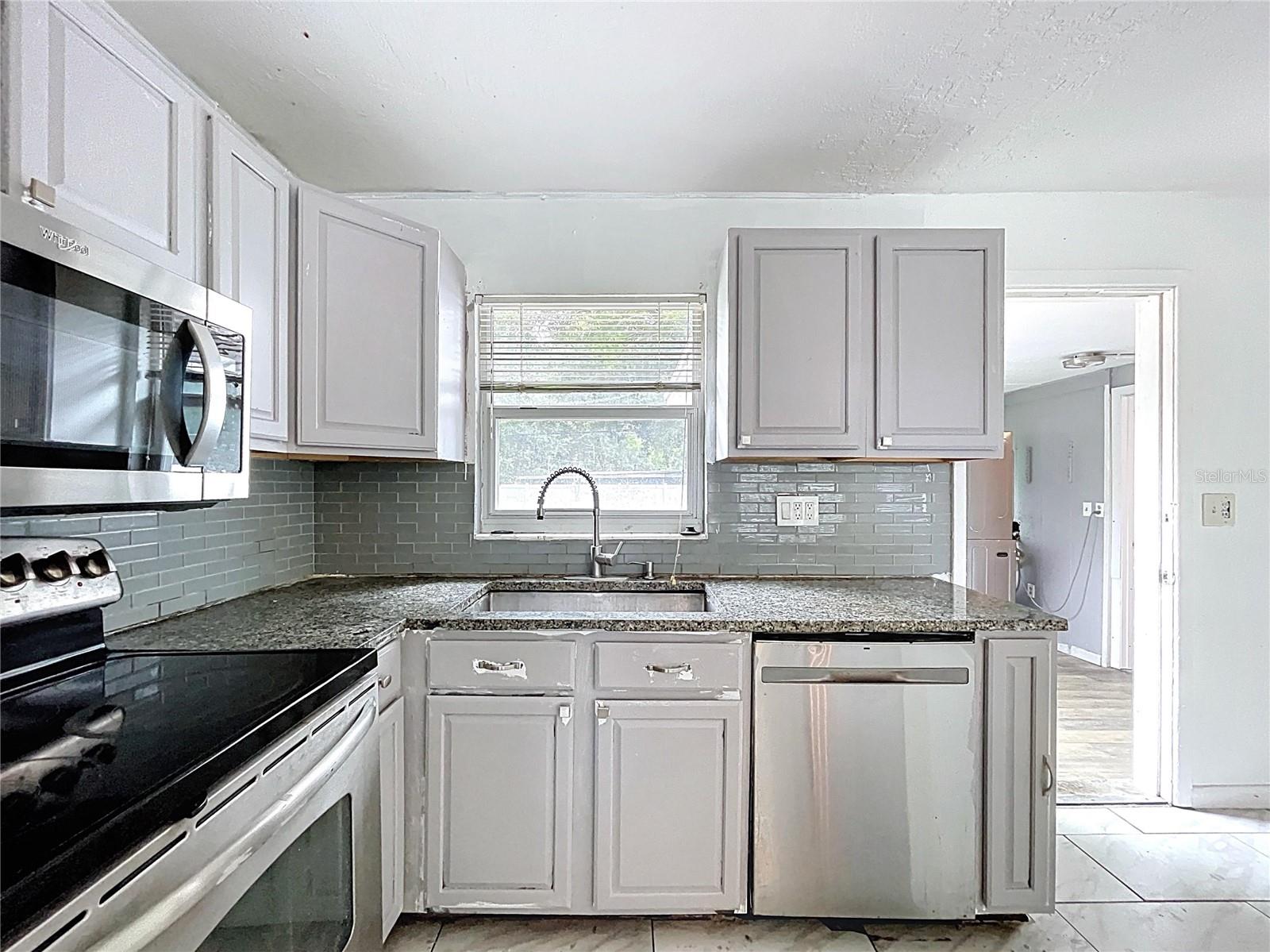 1341 SANDY LN