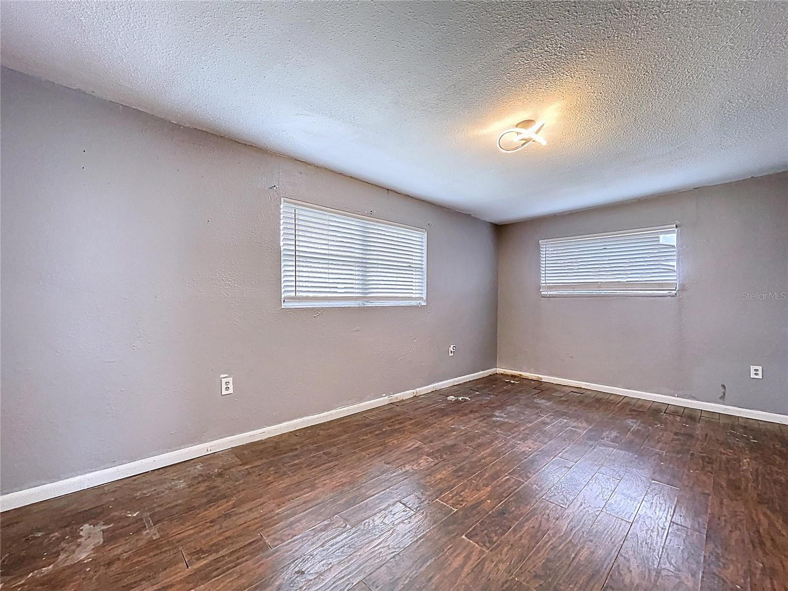 1341 SANDY LN