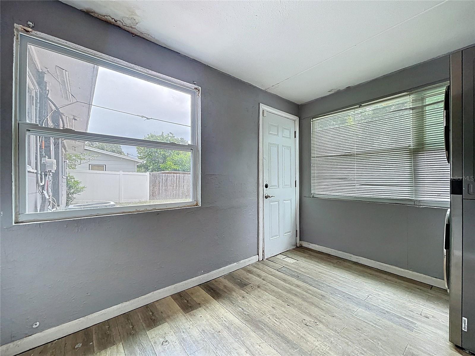1341 SANDY LN