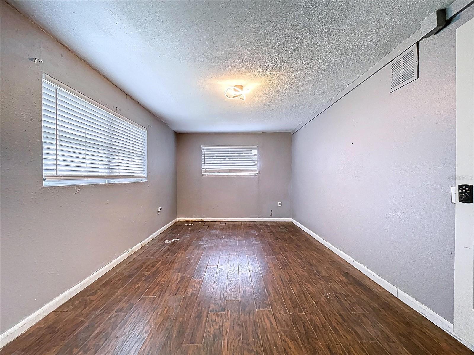 1341 SANDY LN
