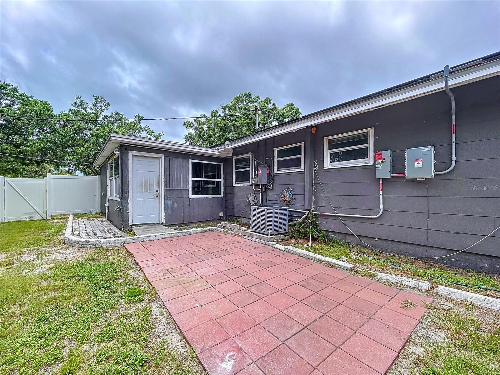 1341 SANDY LN