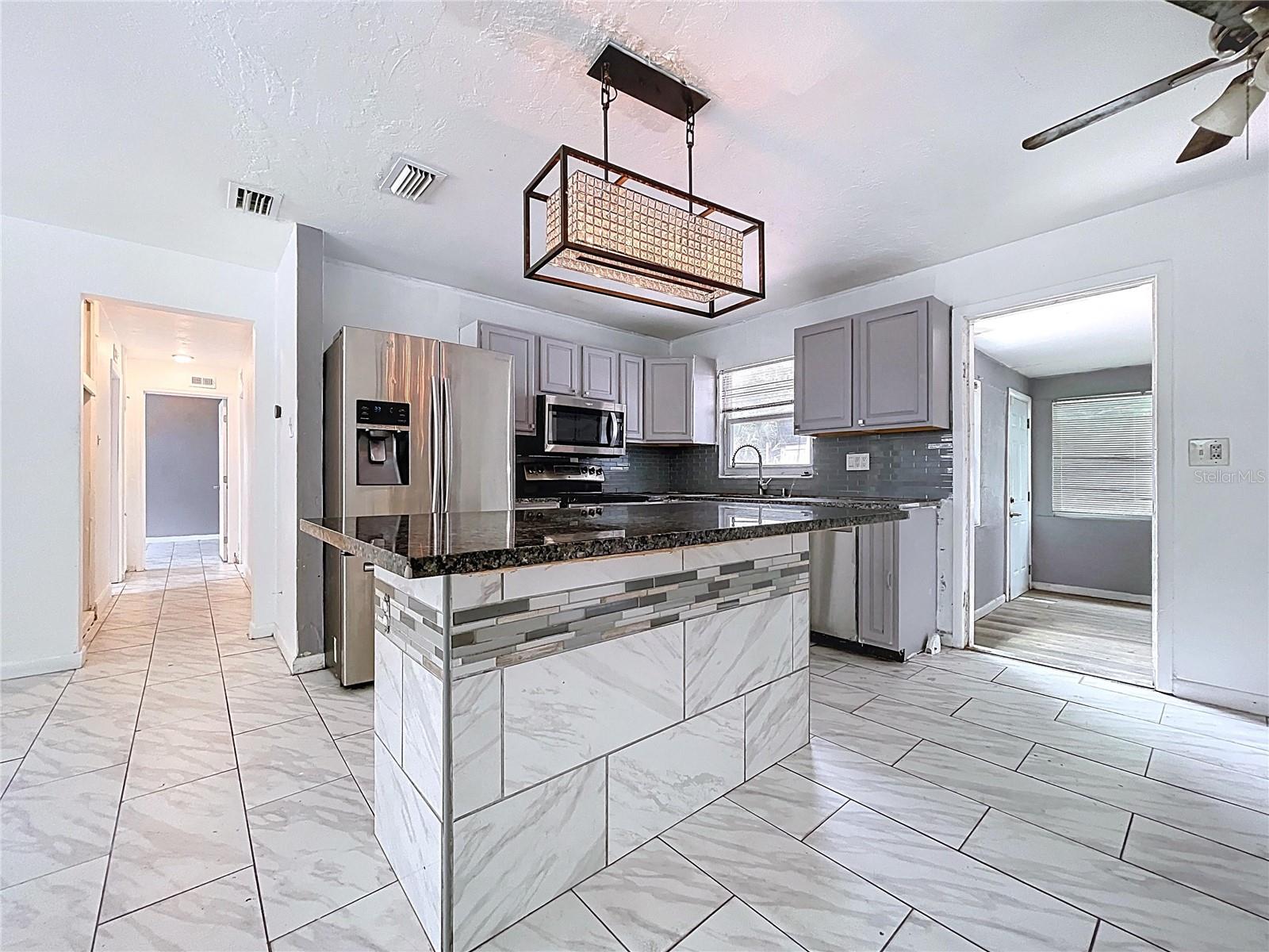 1341 SANDY LN