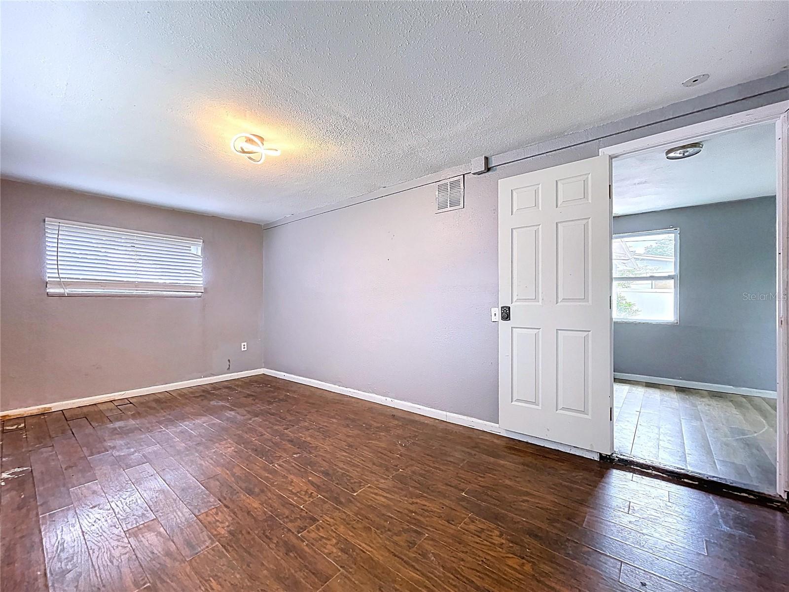 1341 SANDY LN