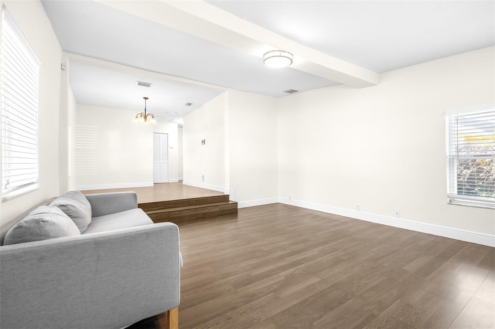 1512 W KIRBY ST