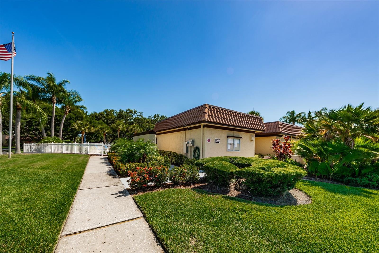 1701 PINEHURST RD #4F
