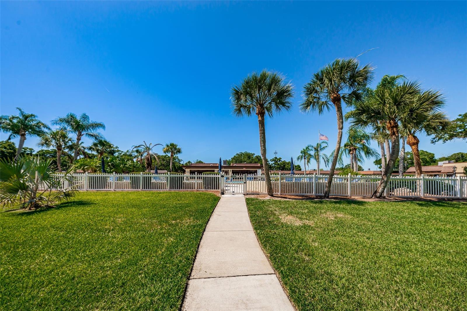 1701 PINEHURST RD #4F
