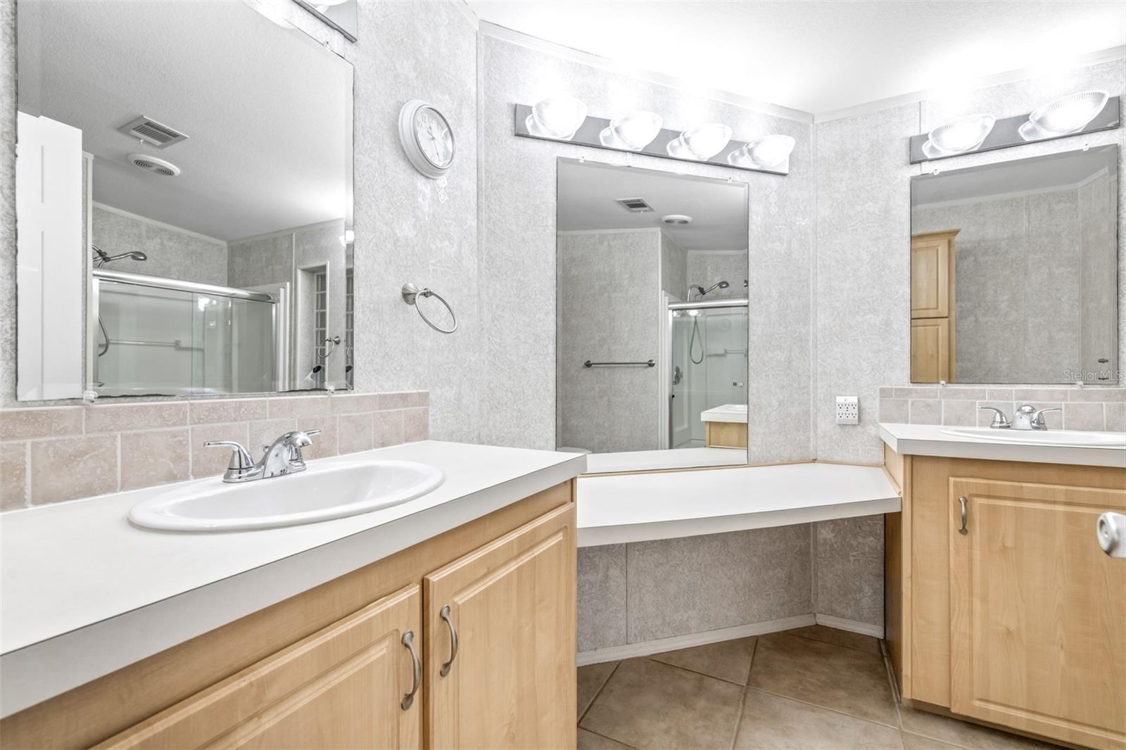 5453 WILLIAMSBURG LN