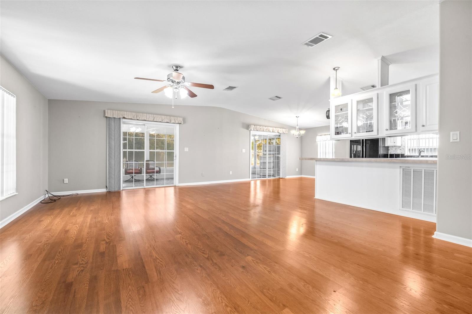 5453 WILLIAMSBURG LN