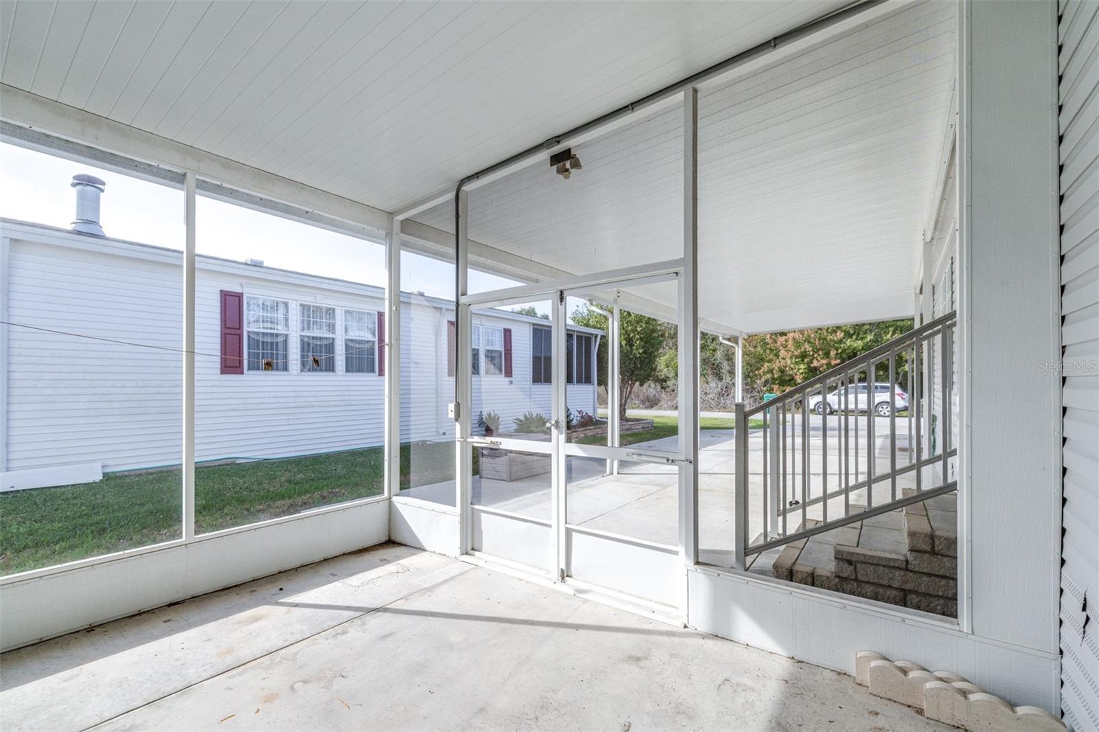 5453 WILLIAMSBURG LN