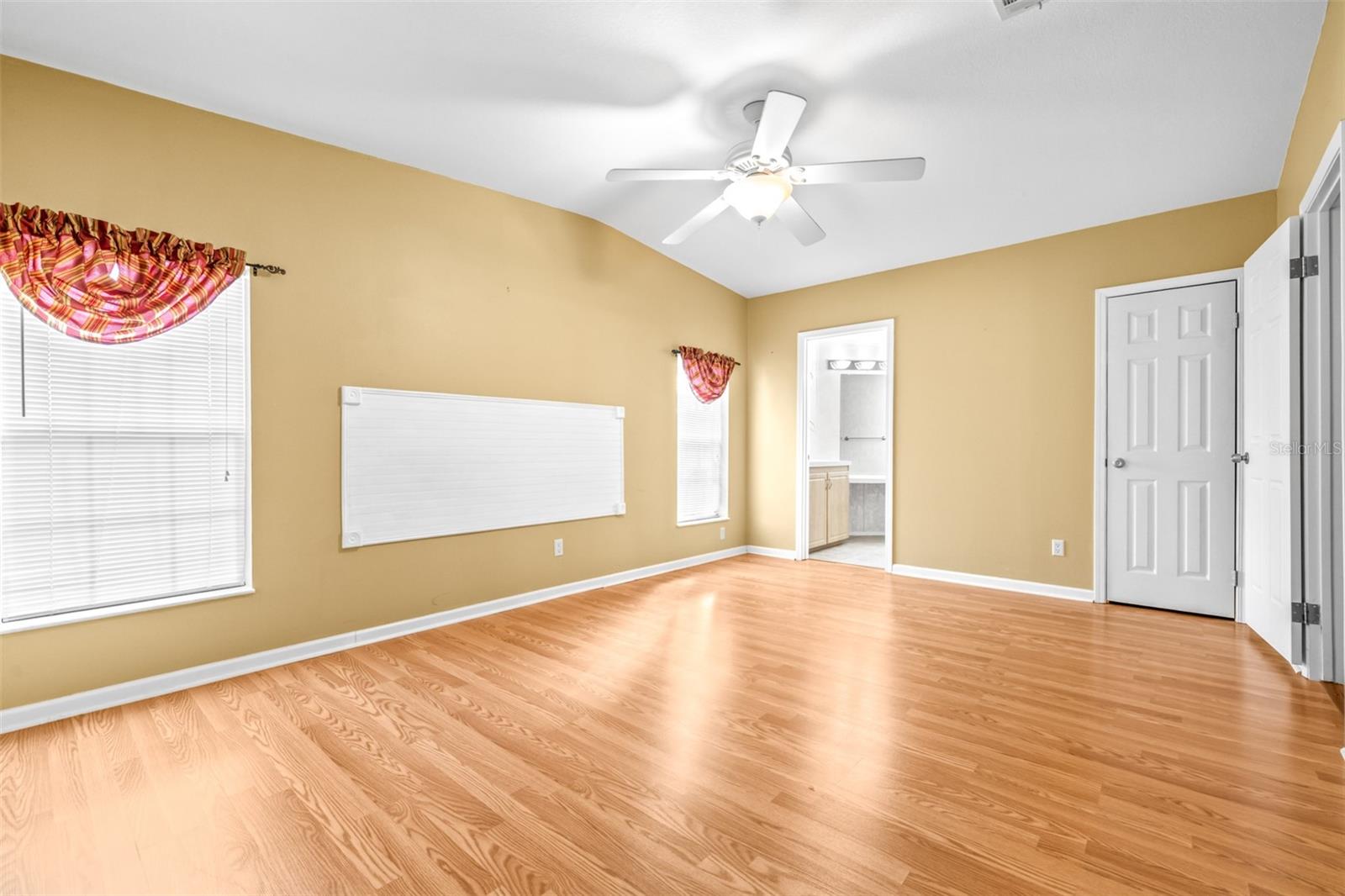 5453 WILLIAMSBURG LN