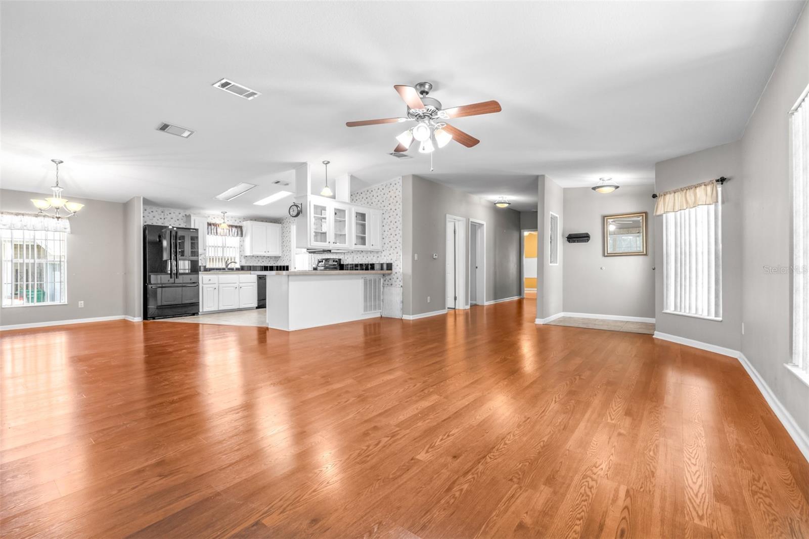 5453 WILLIAMSBURG LN