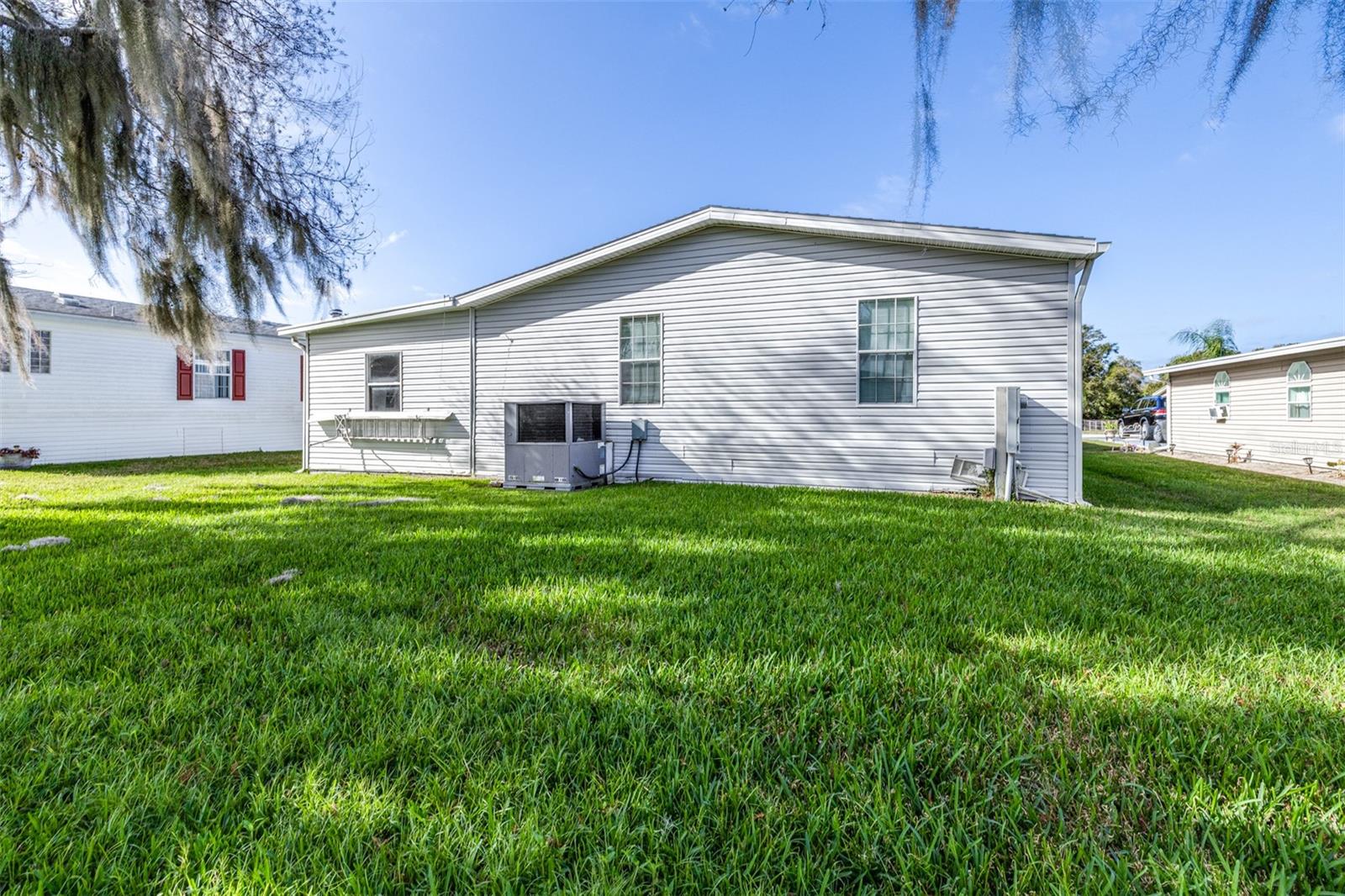 5453 WILLIAMSBURG LN