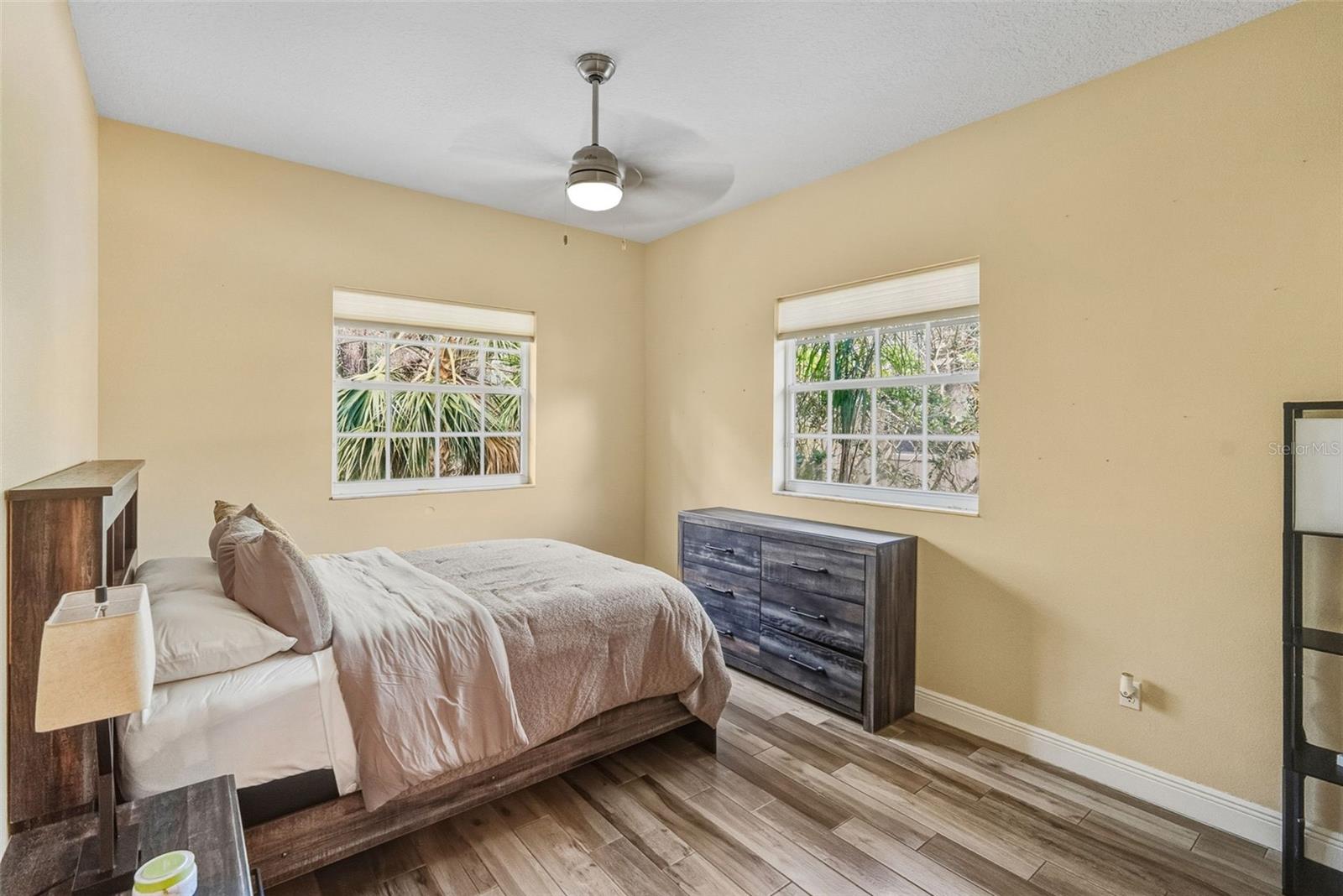 1362 E LAKE WOODLANDS PKWY