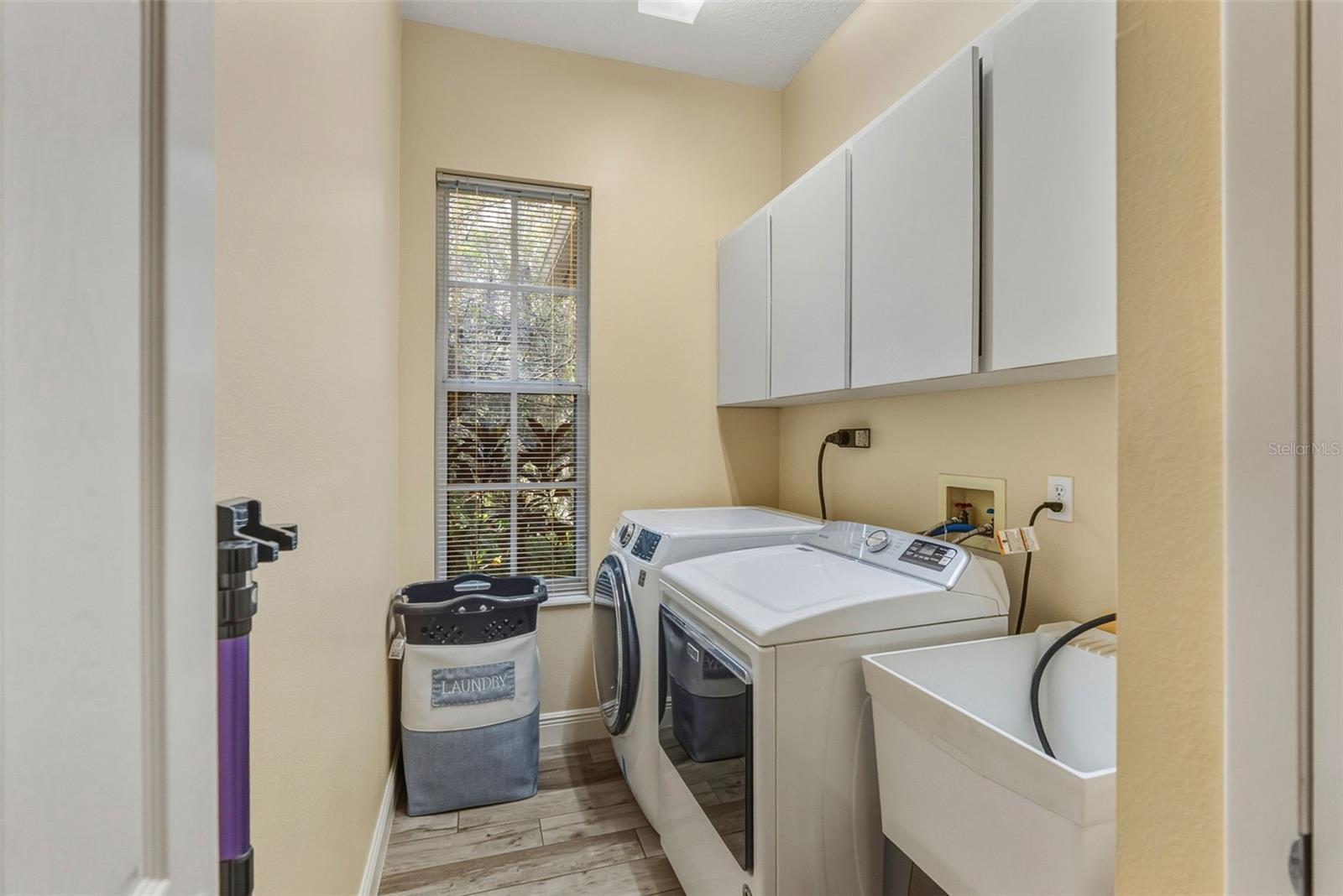 1362 E LAKE WOODLANDS PKWY