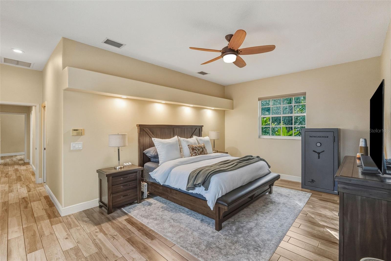 1362 E LAKE WOODLANDS PKWY