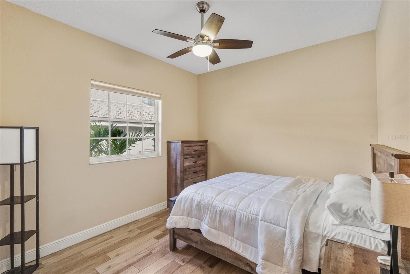 1362 E LAKE WOODLANDS PKWY