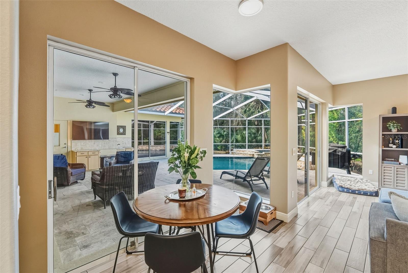 1362 E LAKE WOODLANDS PKWY