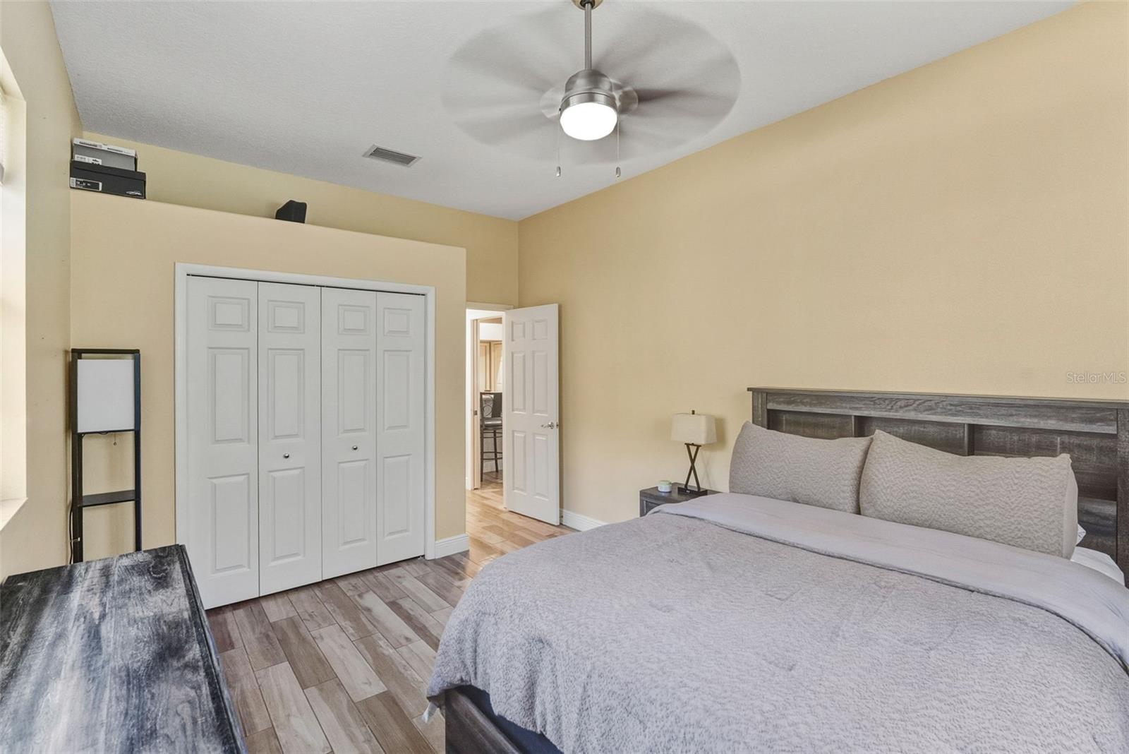 1362 E LAKE WOODLANDS PKWY