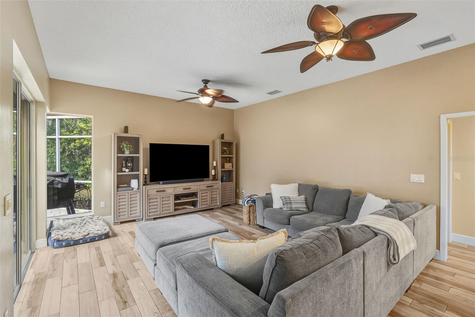 1362 E LAKE WOODLANDS PKWY