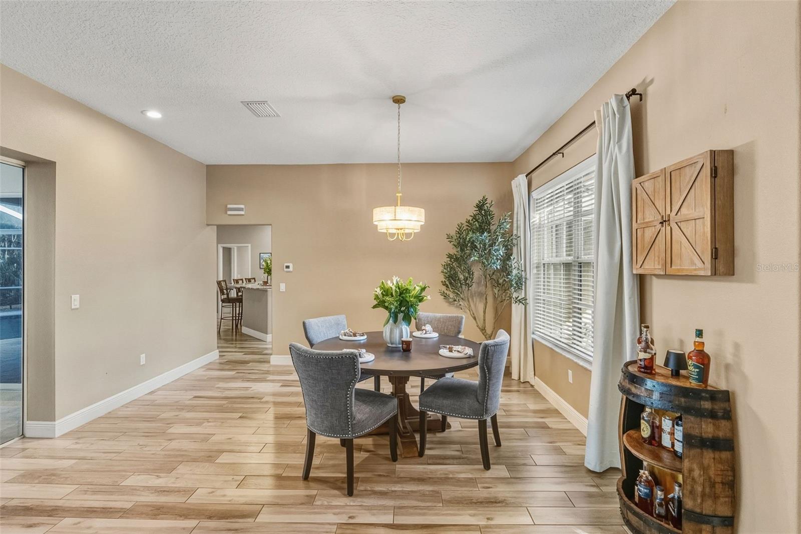 1362 E LAKE WOODLANDS PKWY