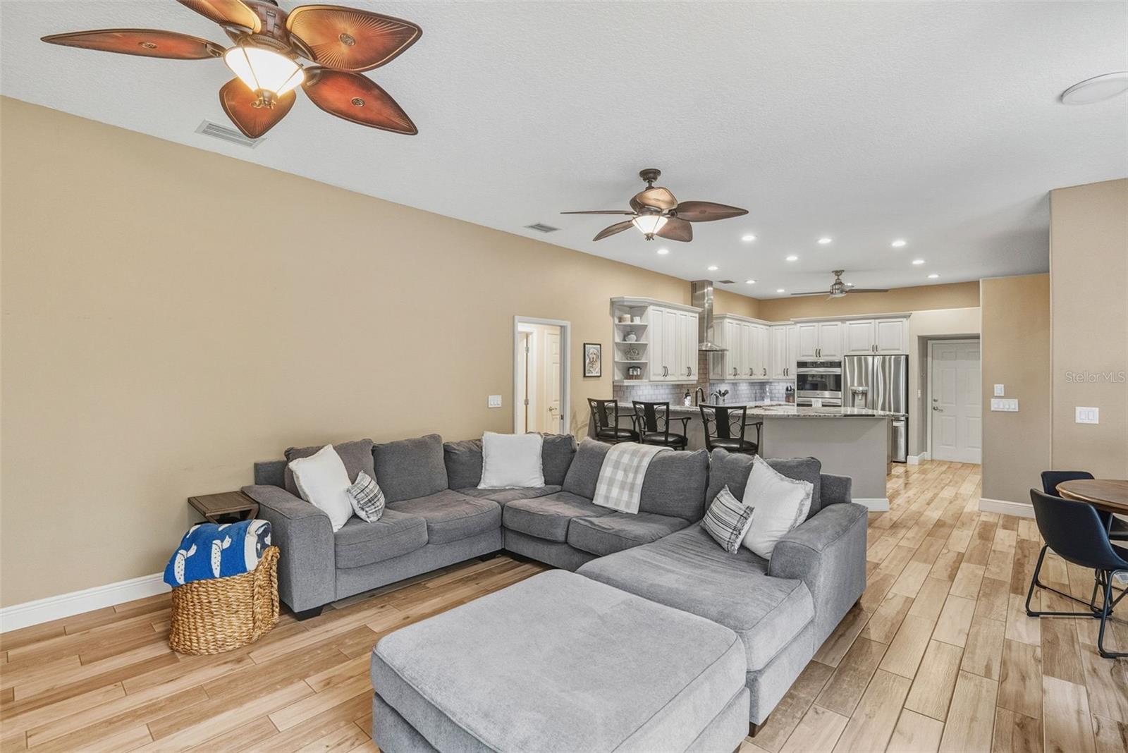 1362 E LAKE WOODLANDS PKWY