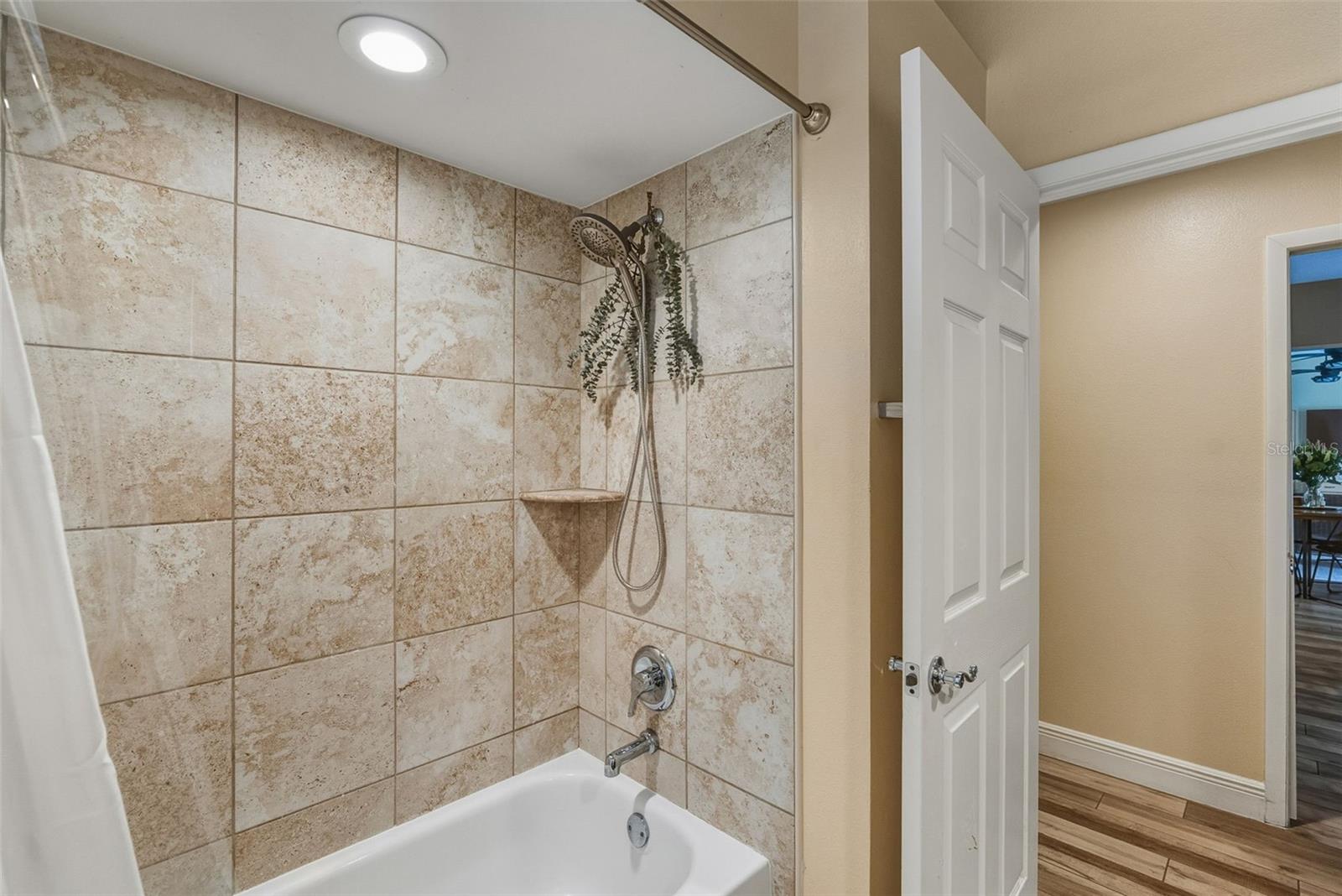 1362 E LAKE WOODLANDS PKWY