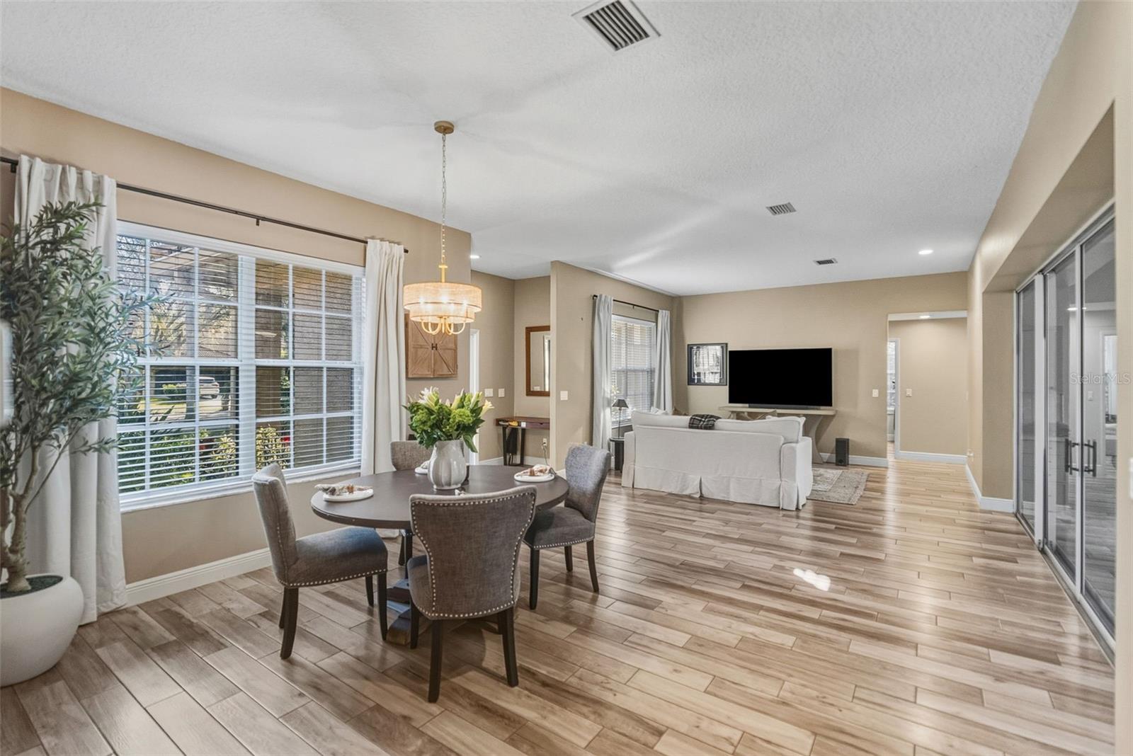 1362 E LAKE WOODLANDS PKWY