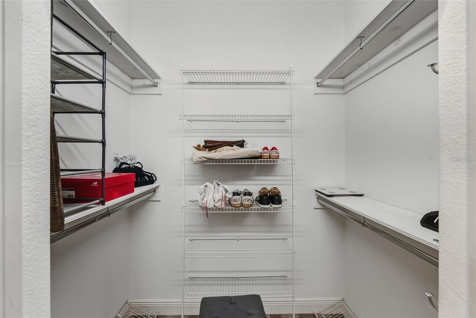 1362 E LAKE WOODLANDS PKWY