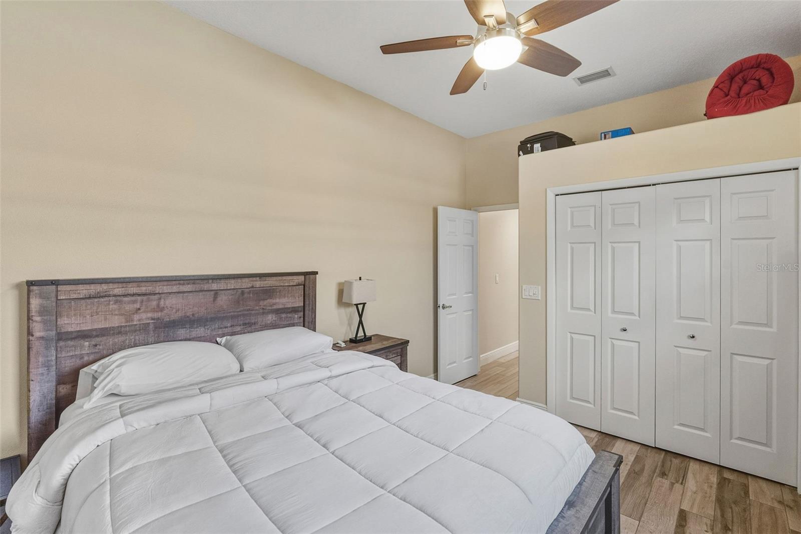 1362 E LAKE WOODLANDS PKWY