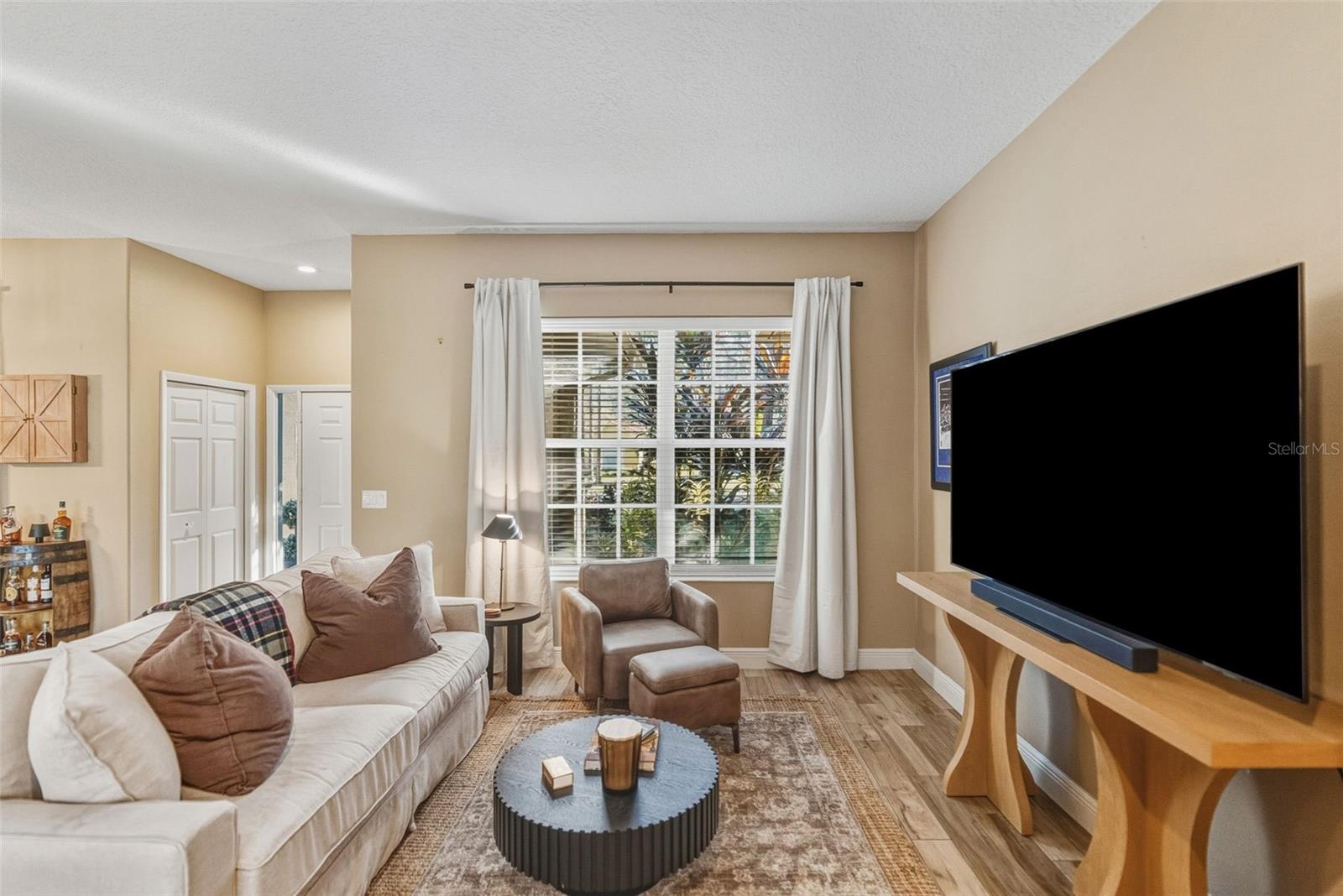 1362 E LAKE WOODLANDS PKWY