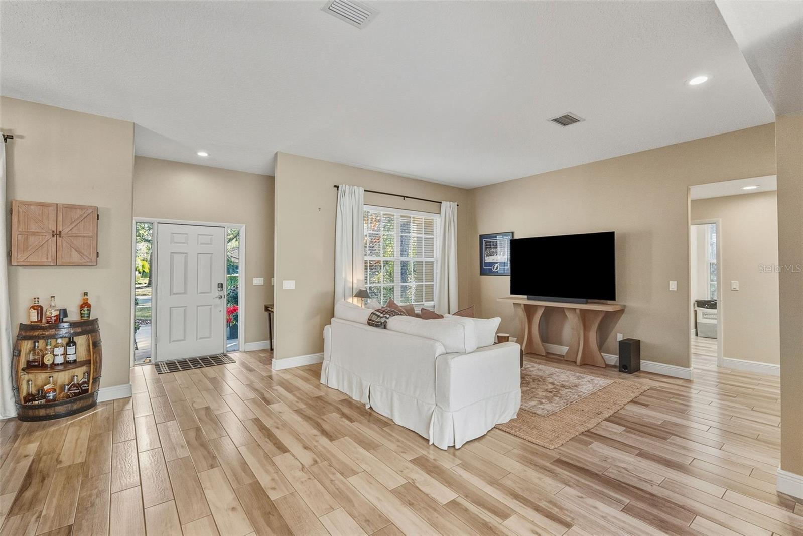 1362 E LAKE WOODLANDS PKWY