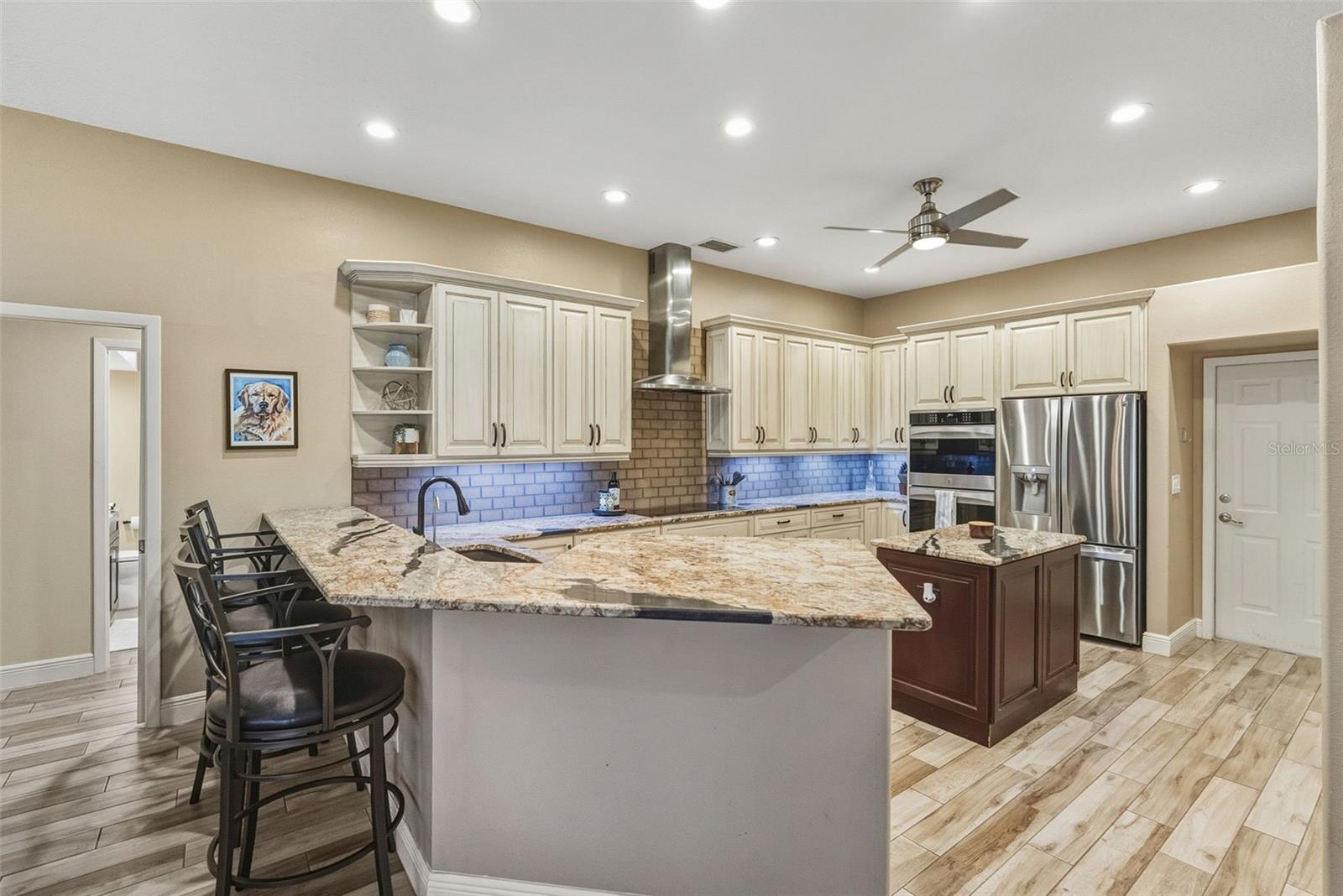 1362 E LAKE WOODLANDS PKWY