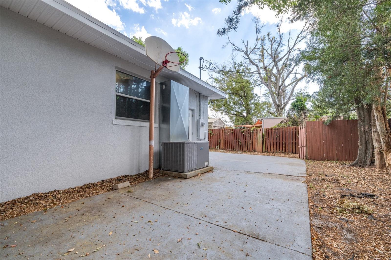 4116 N MARGUERITE ST