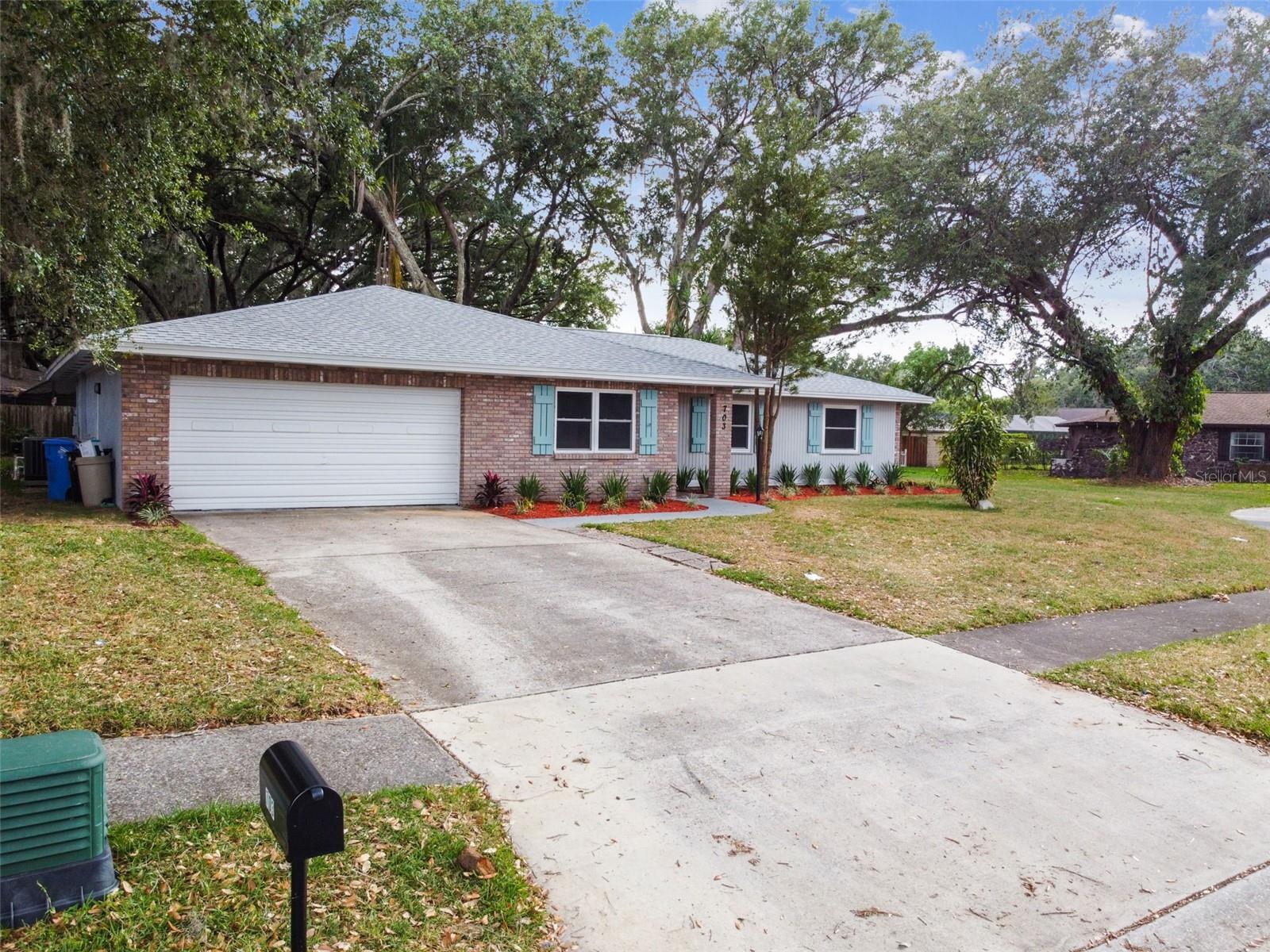 703 QUEENS CT