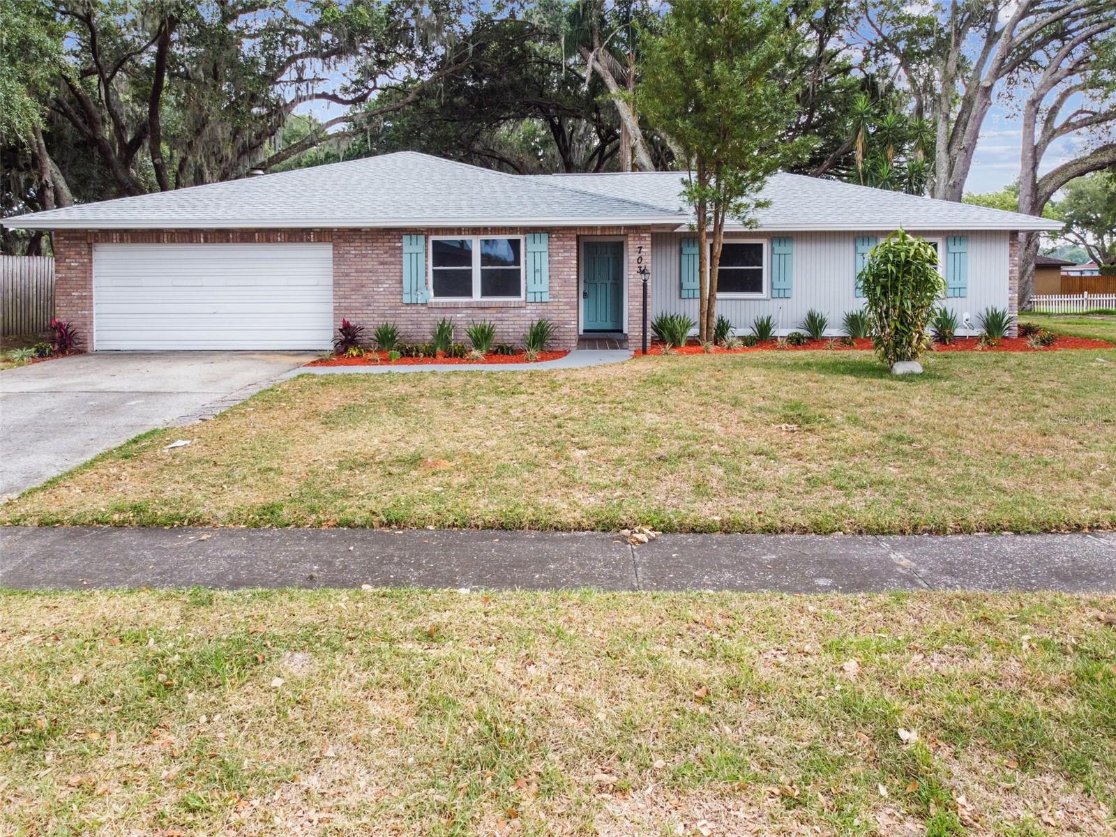 703 QUEENS CT