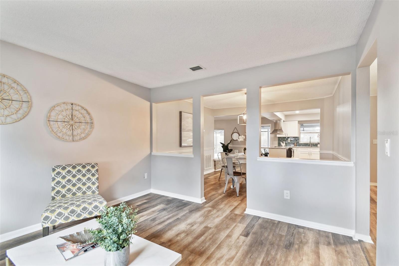 703 QUEENS CT