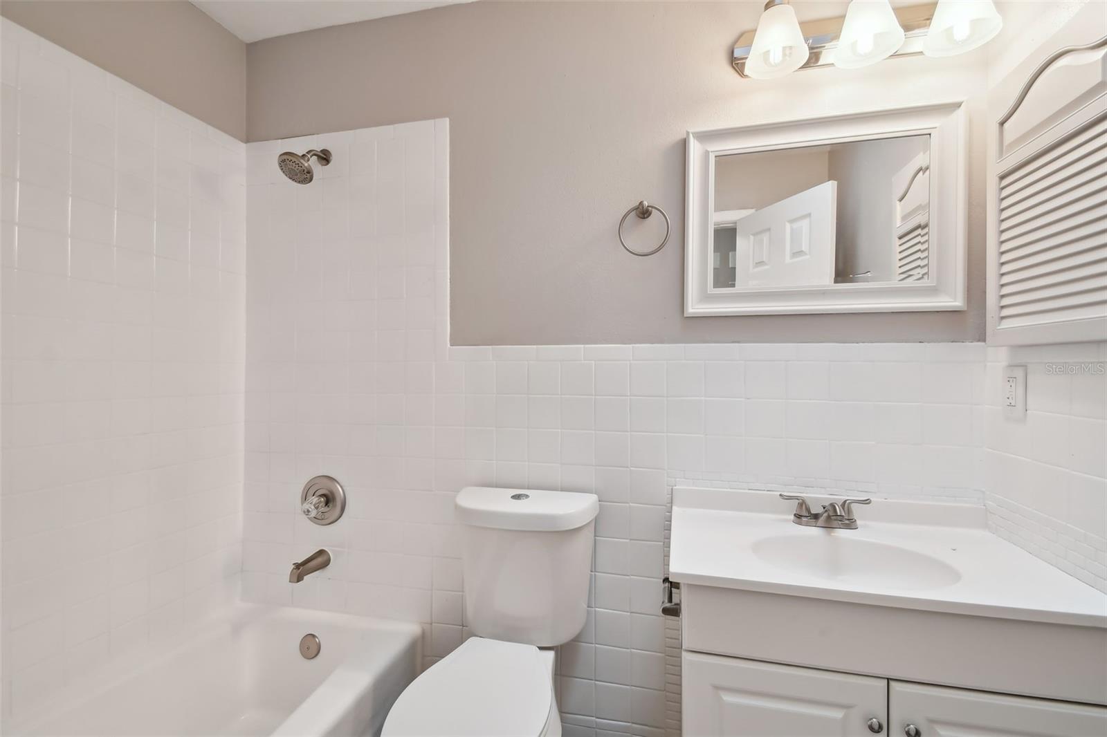 703 QUEENS CT