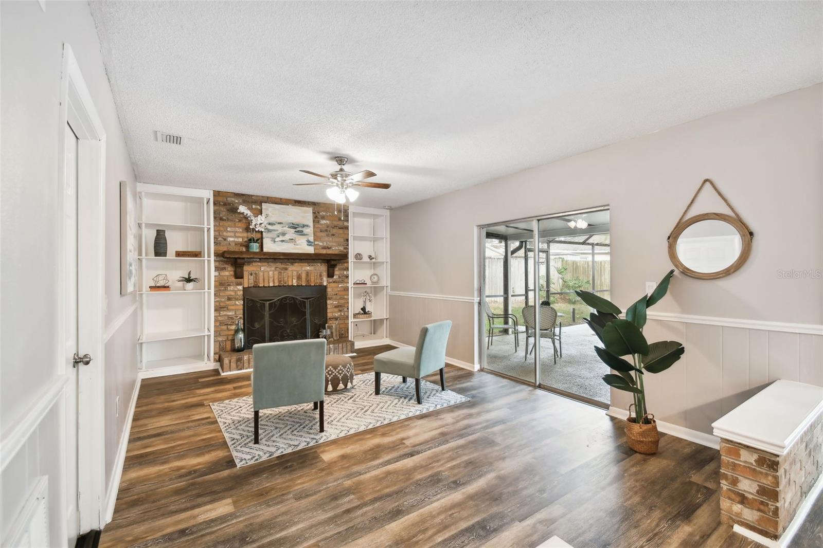 703 QUEENS CT