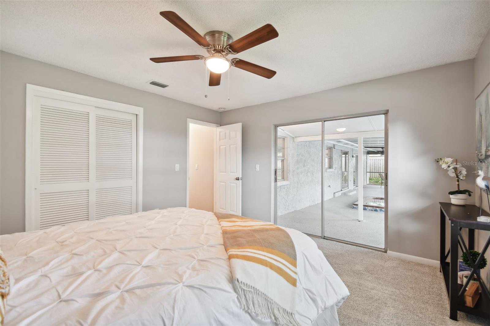 703 QUEENS CT