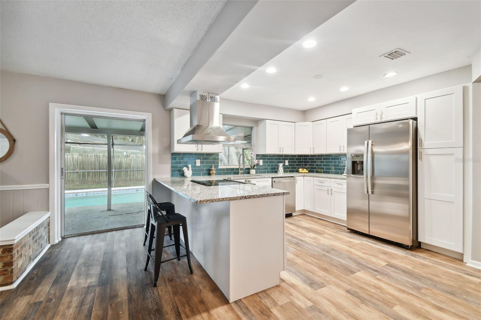 703 QUEENS CT
