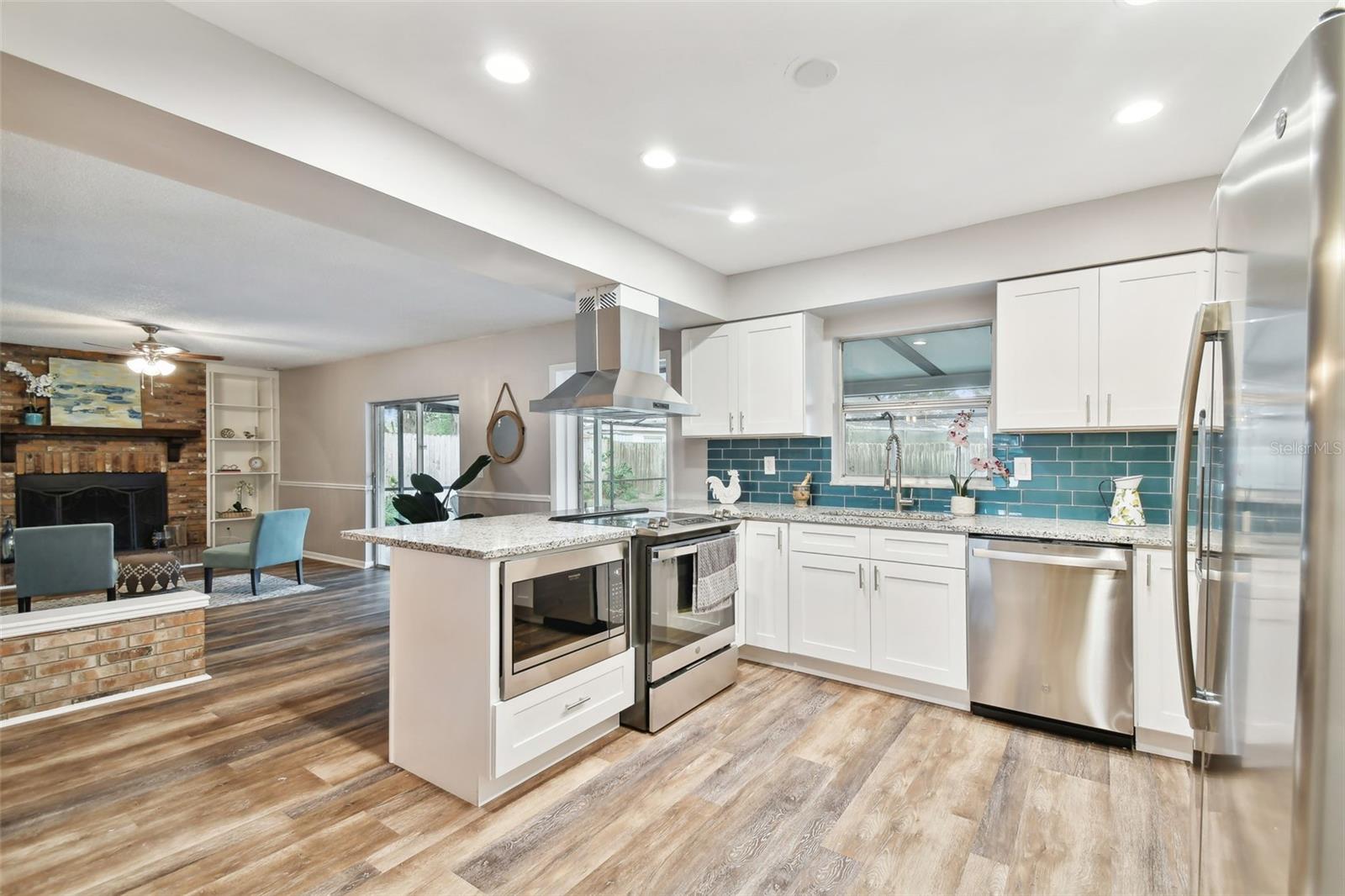 703 QUEENS CT
