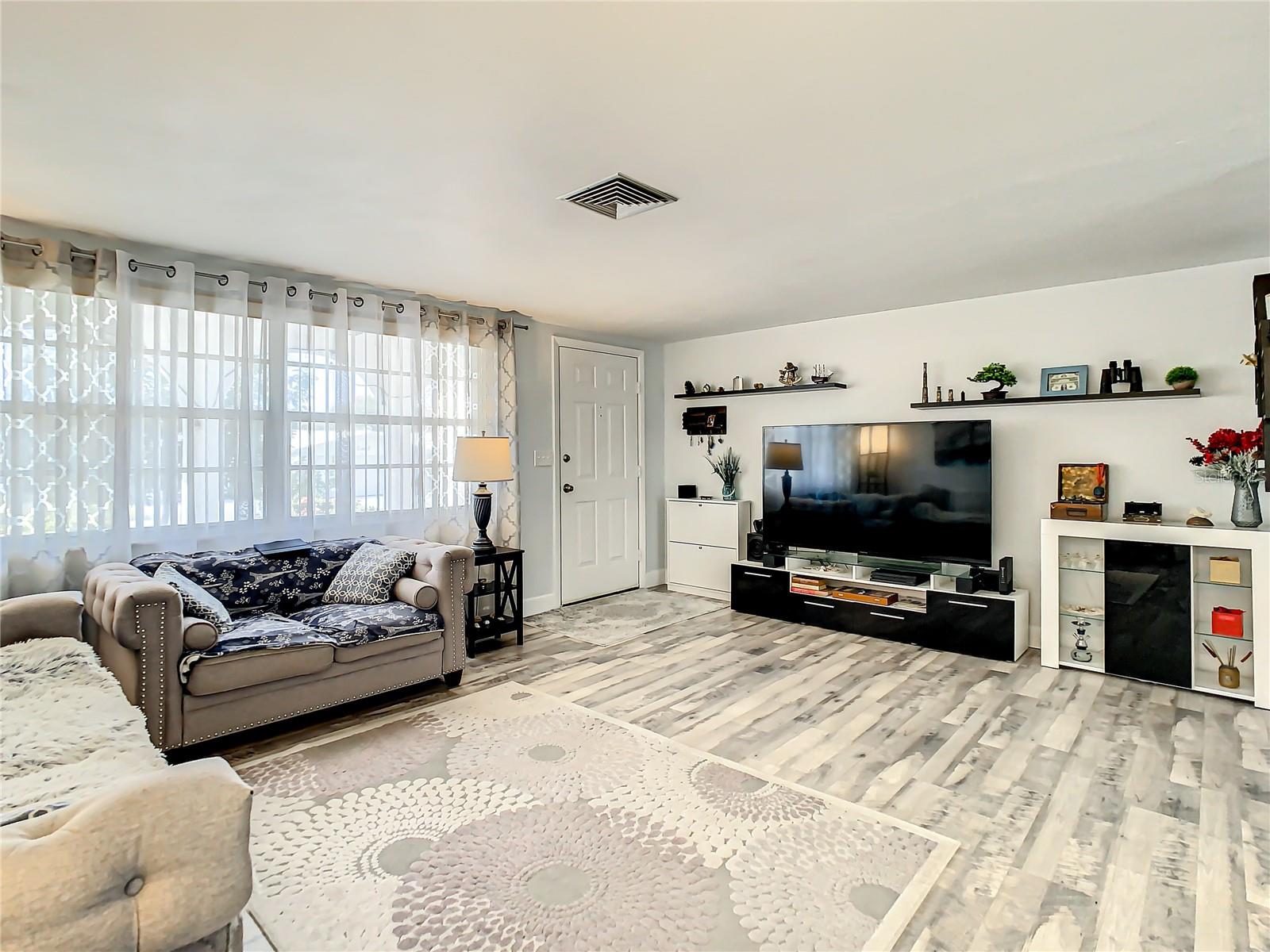 5841 LIDDELL DR